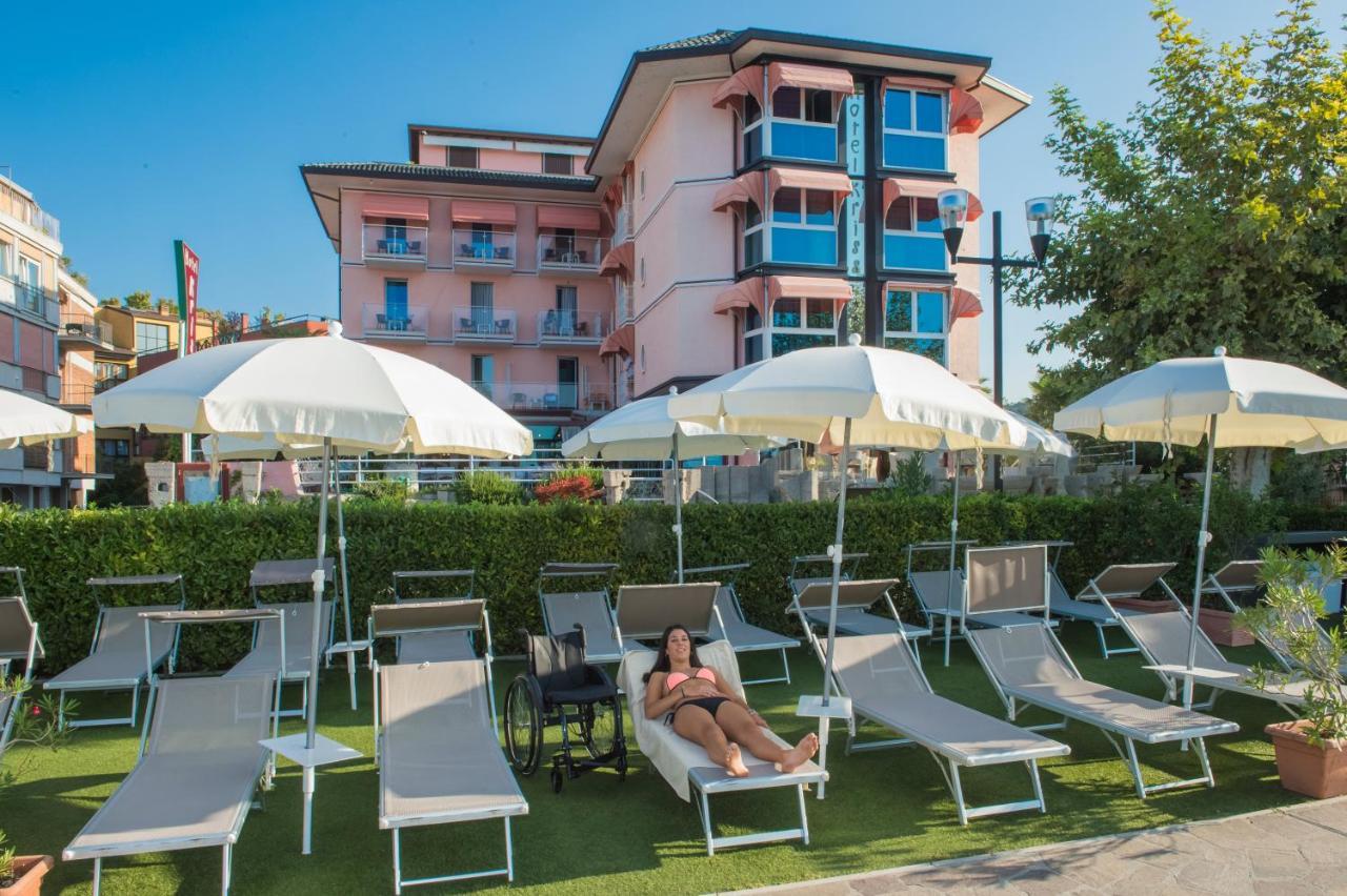 ברדולינו Kriss Internazionale Hotel מראה חיצוני תמונה