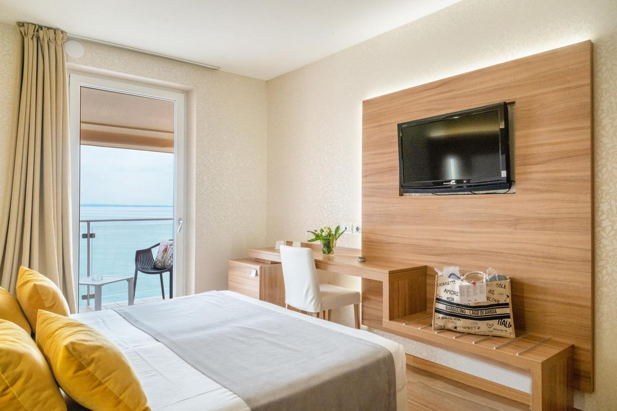ברדולינו Kriss Internazionale Hotel מראה חיצוני תמונה
