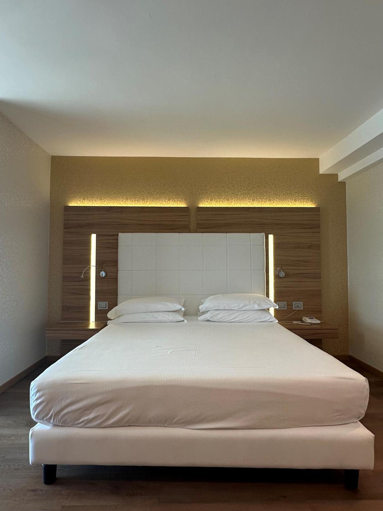 ברדולינו Kriss Internazionale Hotel מראה חיצוני תמונה