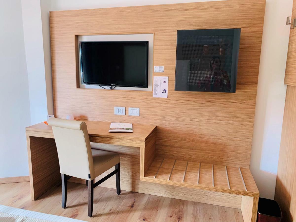 ברדולינו Kriss Internazionale Hotel מראה חיצוני תמונה